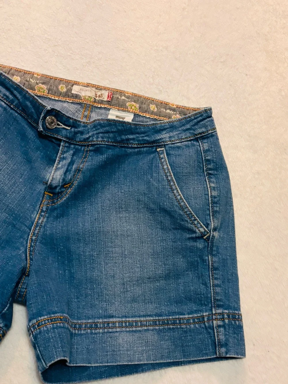 Levi's Medium Blue Denim Women's Shorts Size 4 EUC - Picture 6 of 8